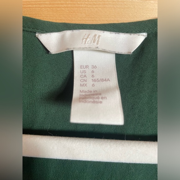 H&M Blouse 6 - Picture 6 of 6